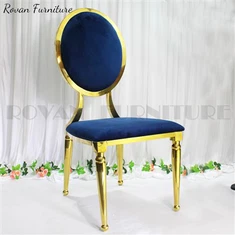 Pehmustetut kultaiset pyöreäselkäiset metalliset häätuolit